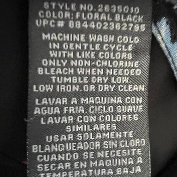 Chelsea & Theodore Flowing Floral Print Top for Career and Casual Size Medium - Picture 7 of 7